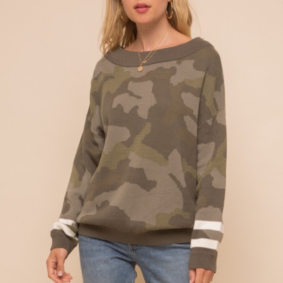 Tops - Last 1! NWT CAMOUFLAGE Camo Knit Top